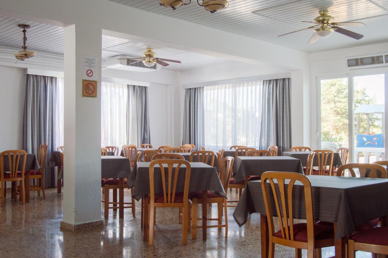 Lago Playa Es Pujols Restaurant photo